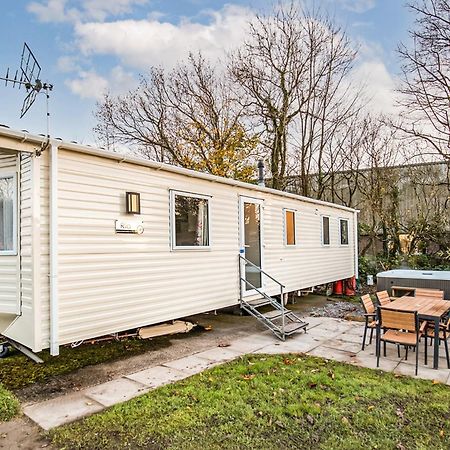 Noble Court Holiday Park Narberth Exterior foto
